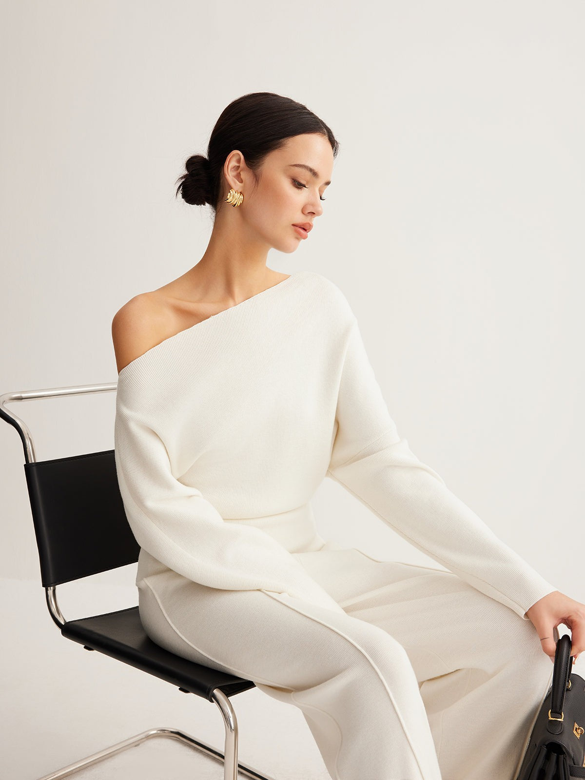 Merino wool one-shoulder jumper