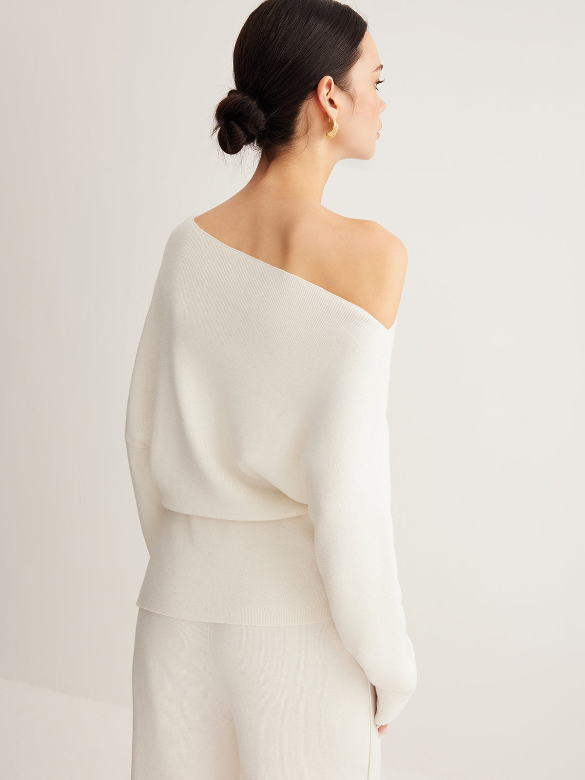 Merino wool one-shoulder jumper